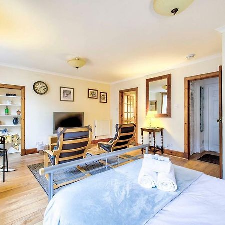 אדינבורו Joivy Royal Mile Apartment In Prime Location מראה חיצוני תמונה