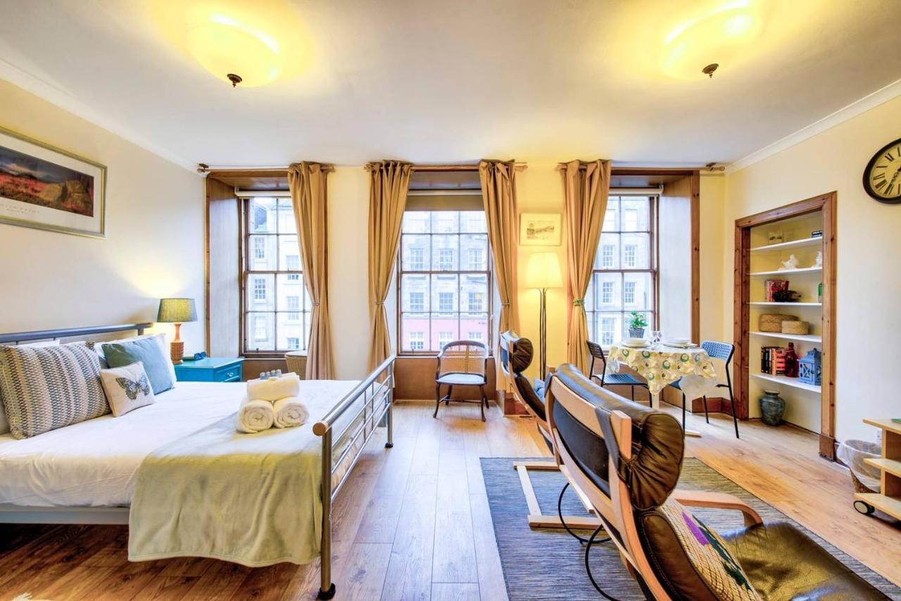 אדינבורו Joivy Royal Mile Apartment In Prime Location מראה חיצוני תמונה