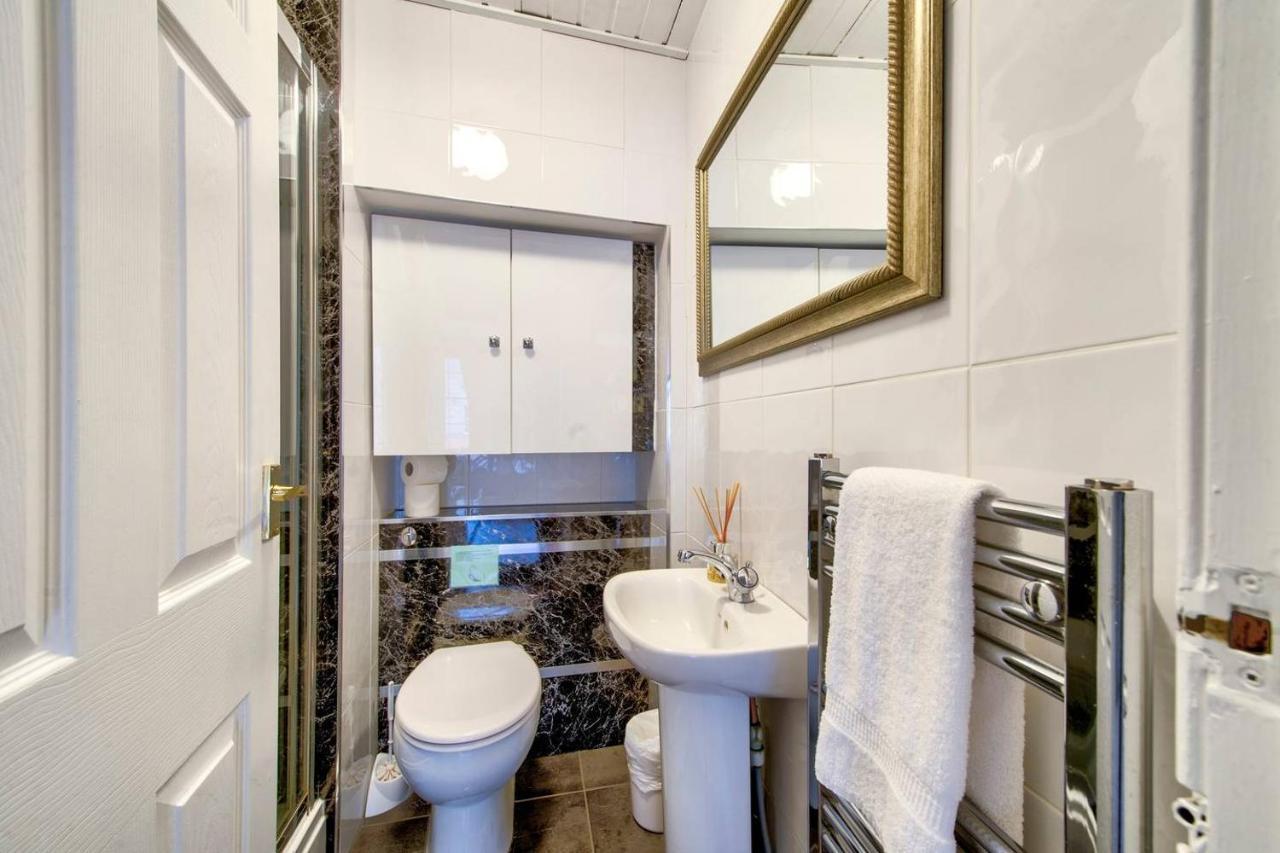 אדינבורו Joivy Royal Mile Apartment In Prime Location מראה חיצוני תמונה