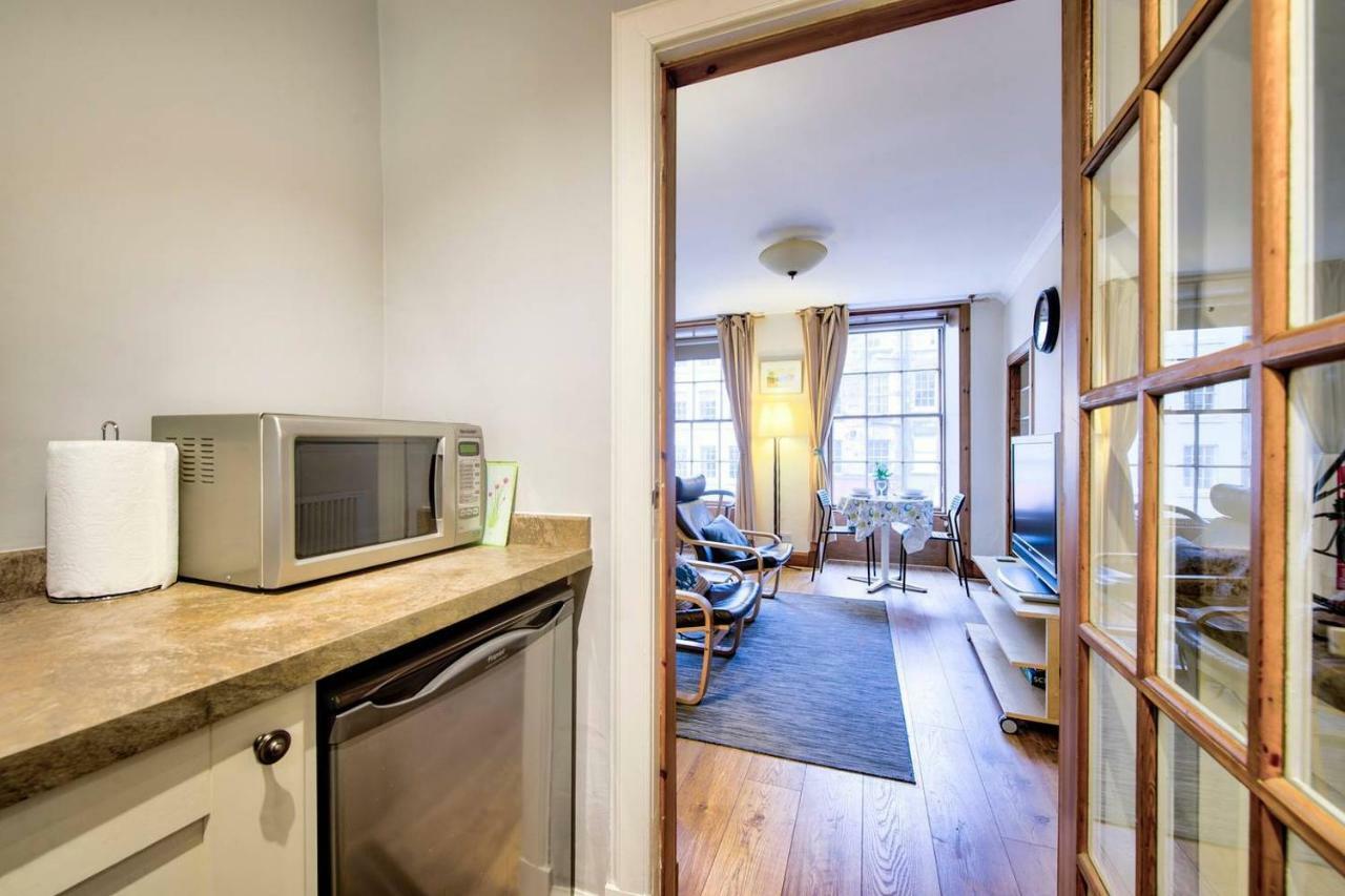 אדינבורו Joivy Royal Mile Apartment In Prime Location מראה חיצוני תמונה