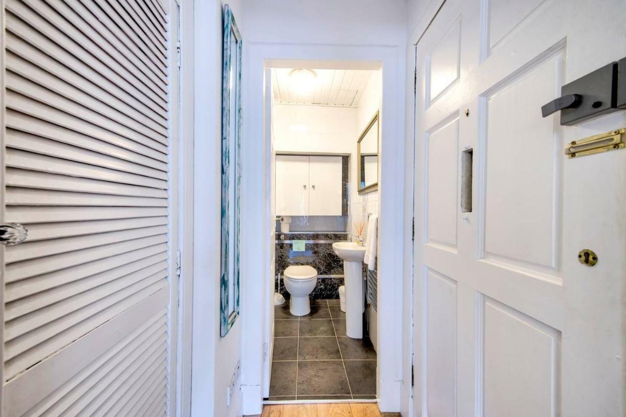 אדינבורו Joivy Royal Mile Apartment In Prime Location מראה חיצוני תמונה