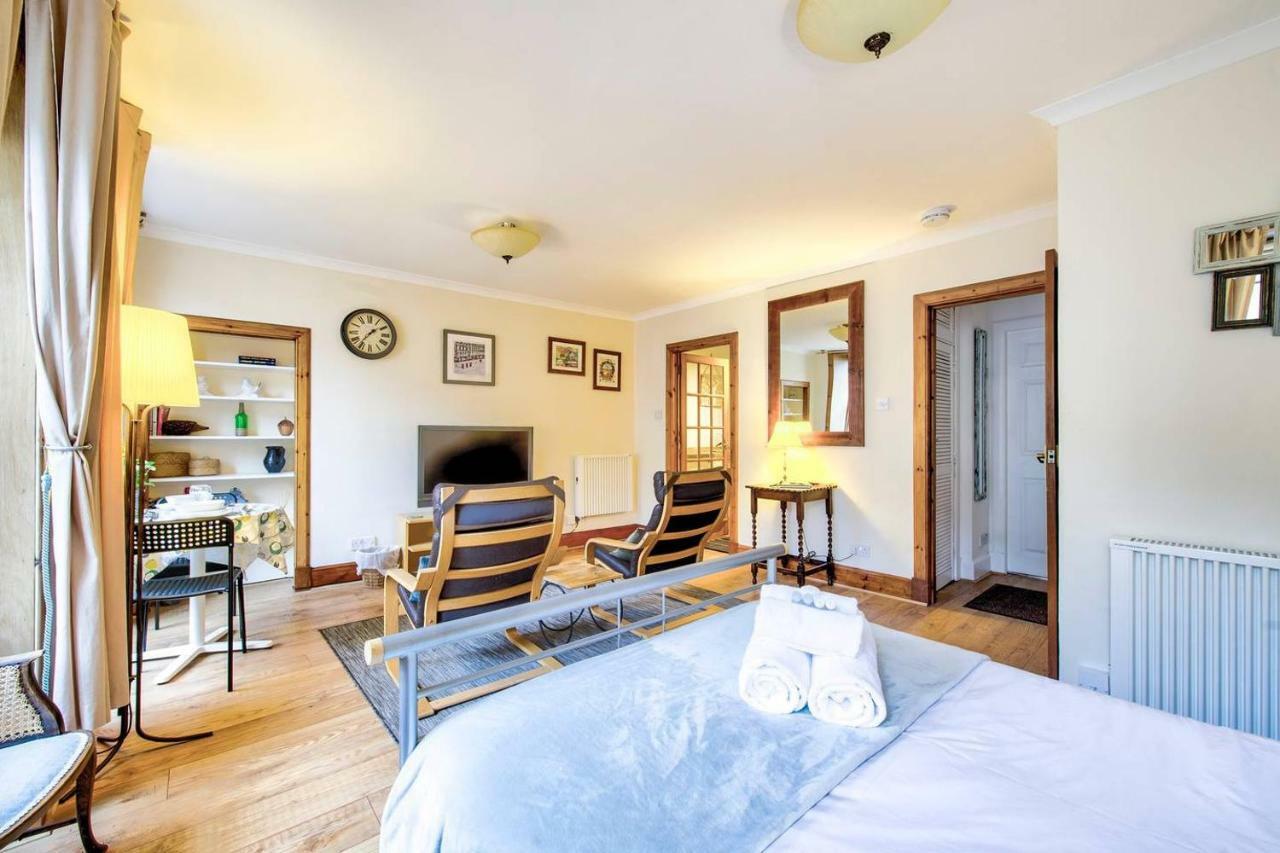 אדינבורו Joivy Royal Mile Apartment In Prime Location מראה חיצוני תמונה